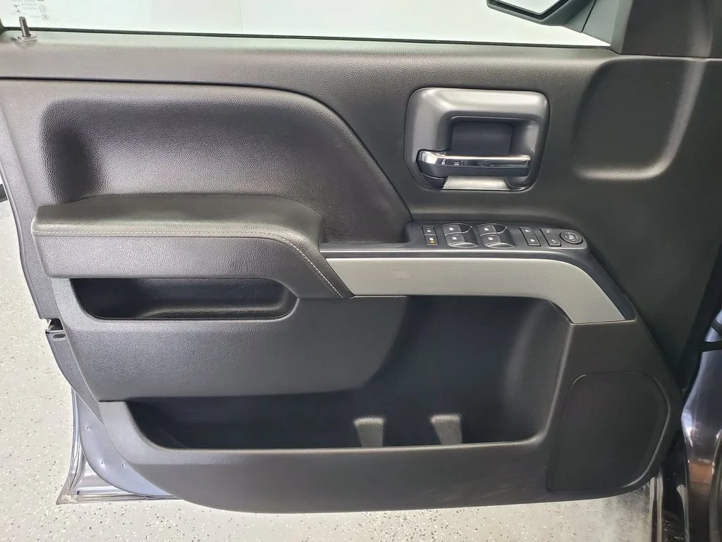 Used 2016 TUNGSTEN METALLIC Chevrolet LT image 20