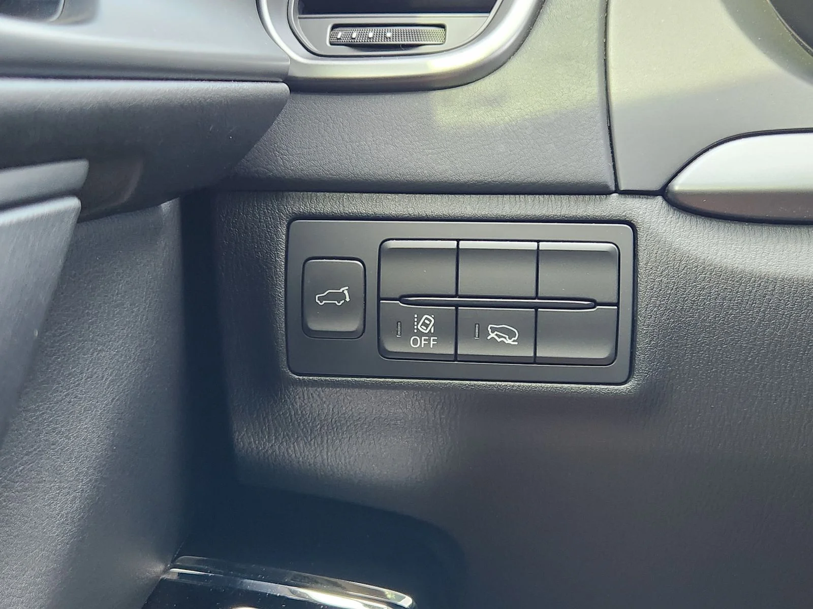 Used 2023 White Mazda Touring Plus image 20
