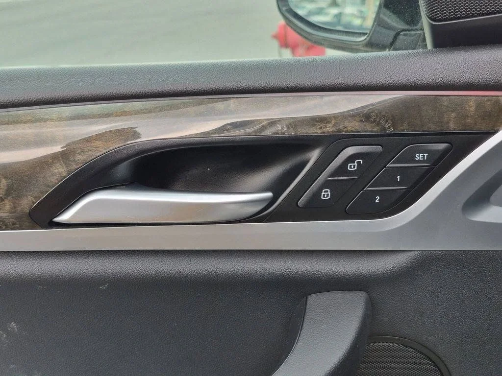 Used 2020 Silver BMW xDrive30i image 12