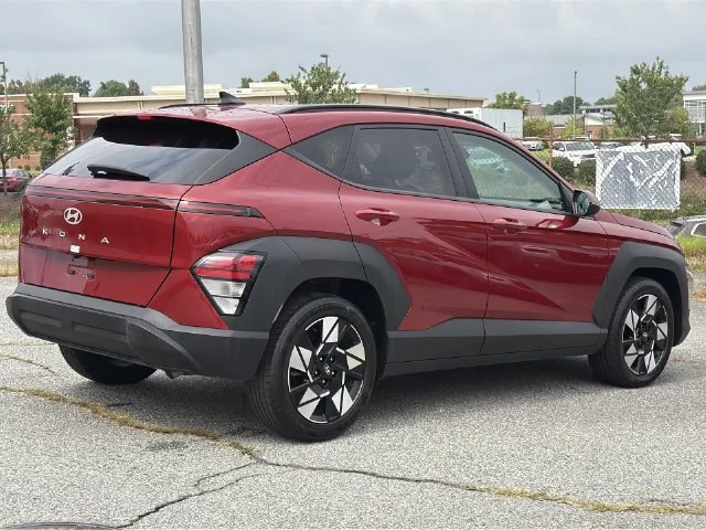 Used 2025 Red Hyundai SEL image 13