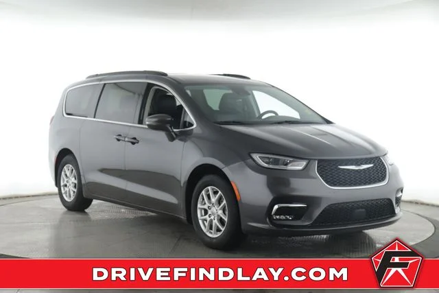 2022 Chrysler Pacifica Touring L's photo