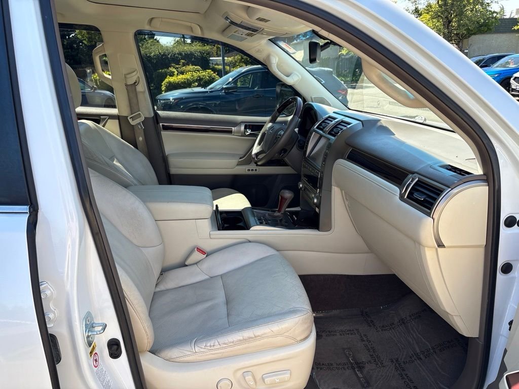Used 2015 Starfire Pearl Lexus 460 image 23
