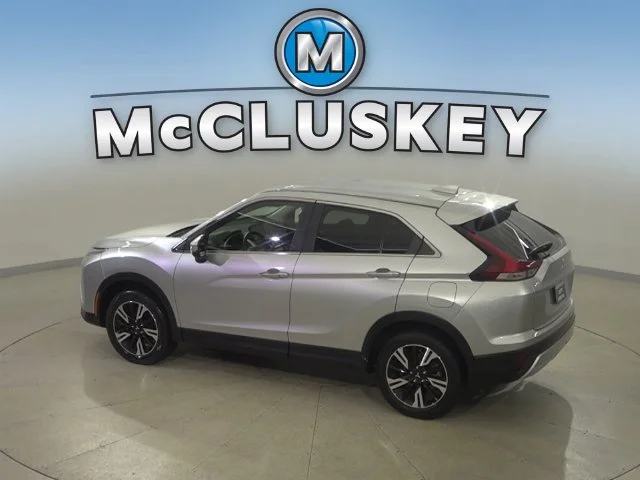 Used 2024 Silver Mitsubishi SE image 27