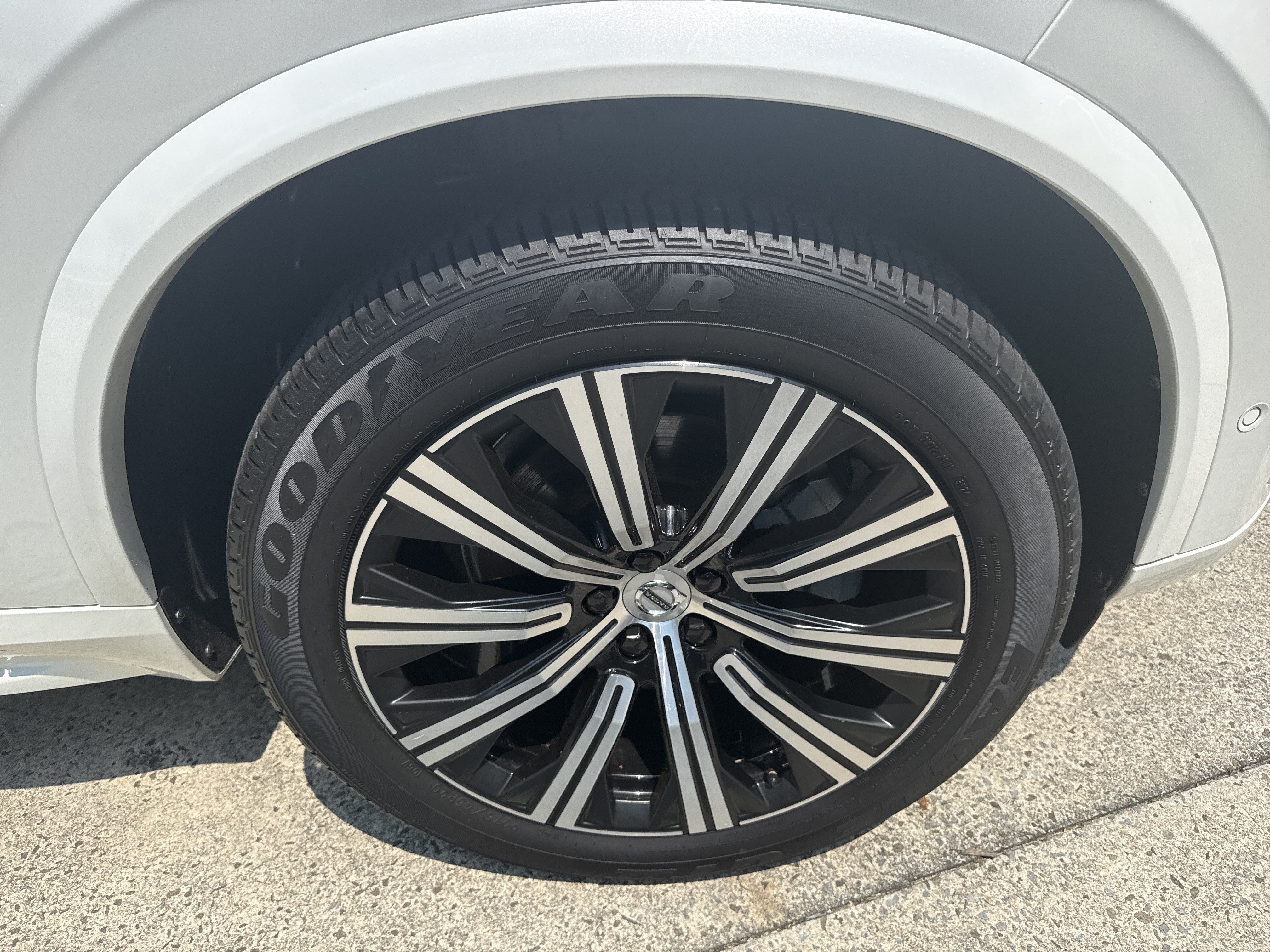 Used 2023 White Volvo Plus image 12