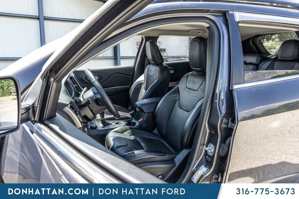 Certified Used 2022 Gray Jeep Latitude Lux image 16