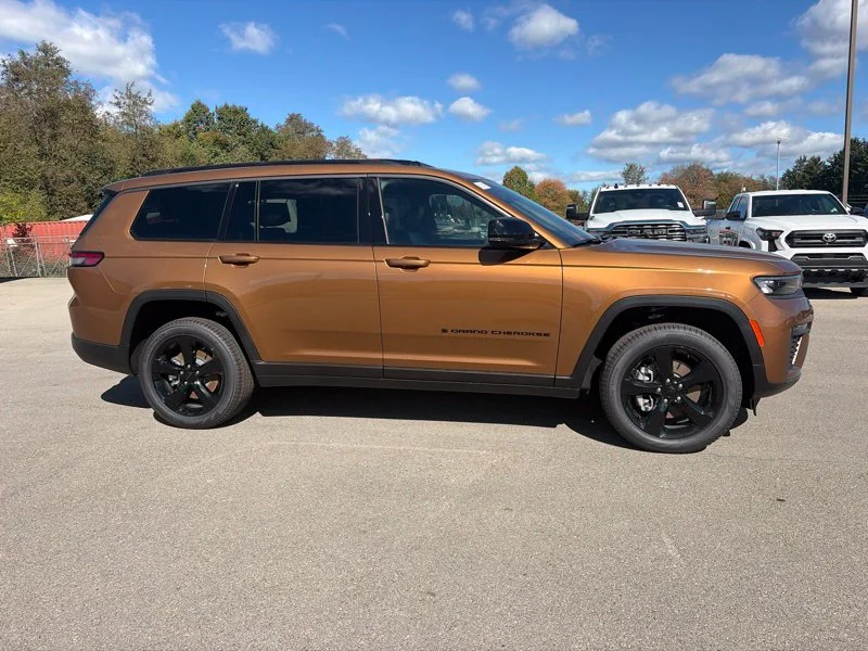 New 2026 Copper Shino Metallic Clear-Coat Exterior Paint Jeep Limited image 2