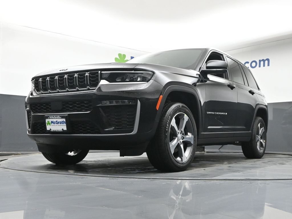 New 2026 Diamond Black Crystal Pearl-Coat Exterior Paint Jeep Limited image 7