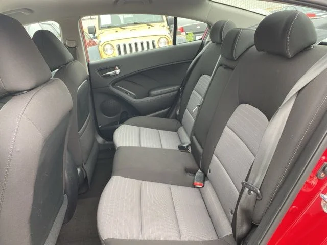 Used 2015 Red Kia EX image 19