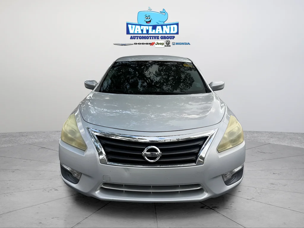 Used 2015 Brilliant Silver Nissan 2.5 S image 8