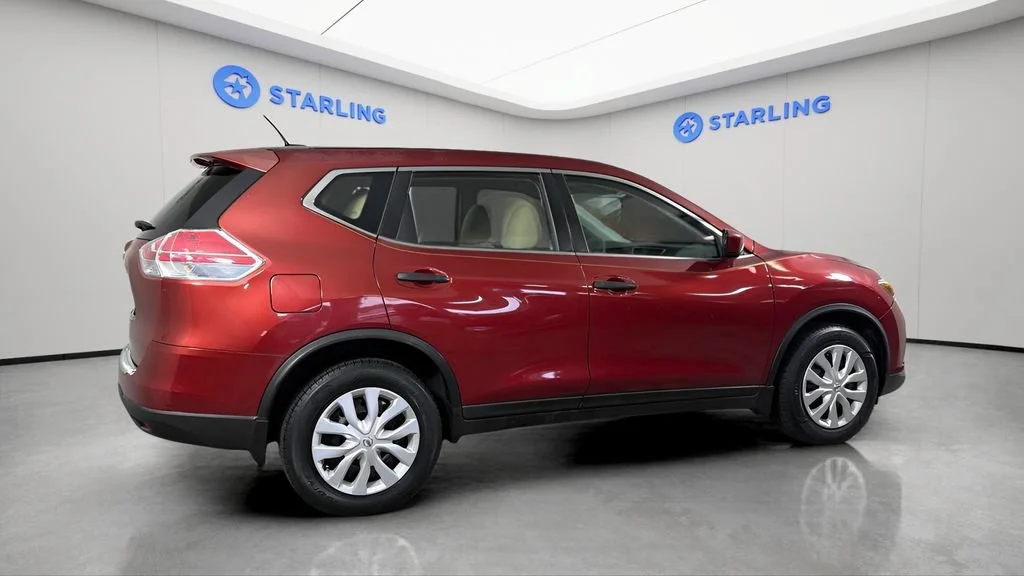 Used 2016 Red Nissan S image 10