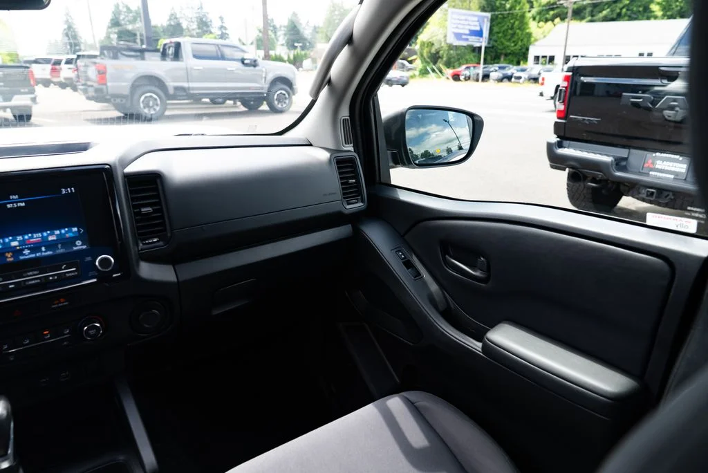 Used 2022 White Nissan S image 10
