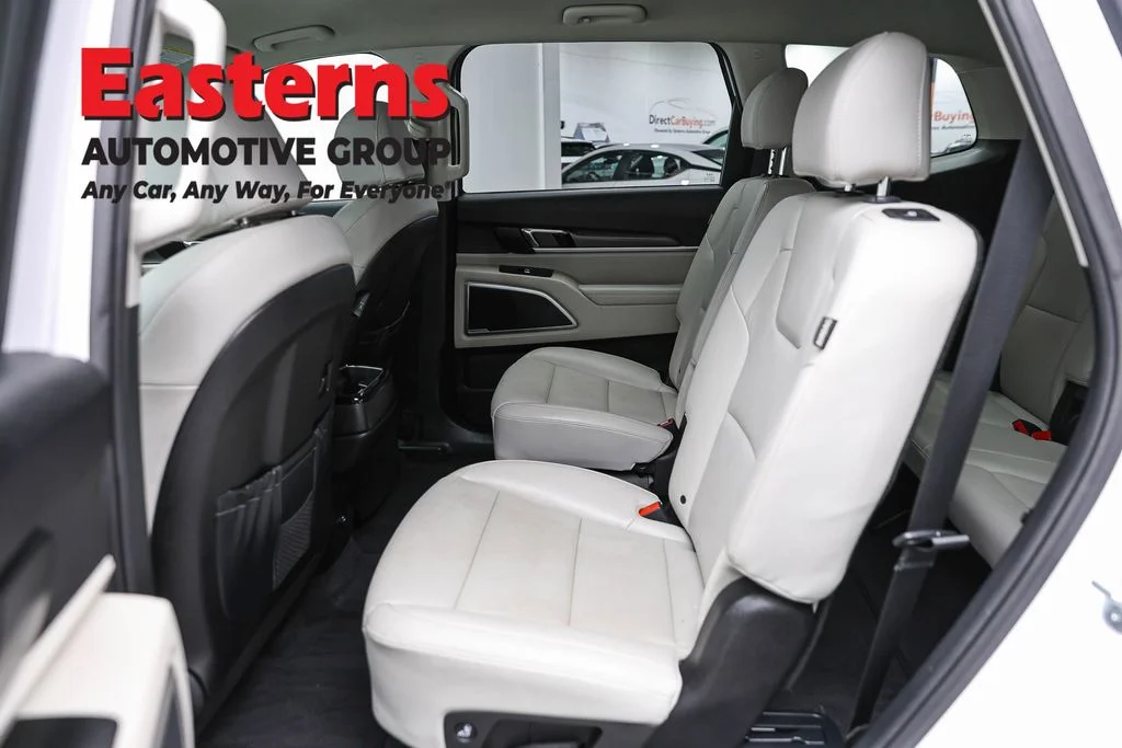 Used 2023 White Kia S image 23