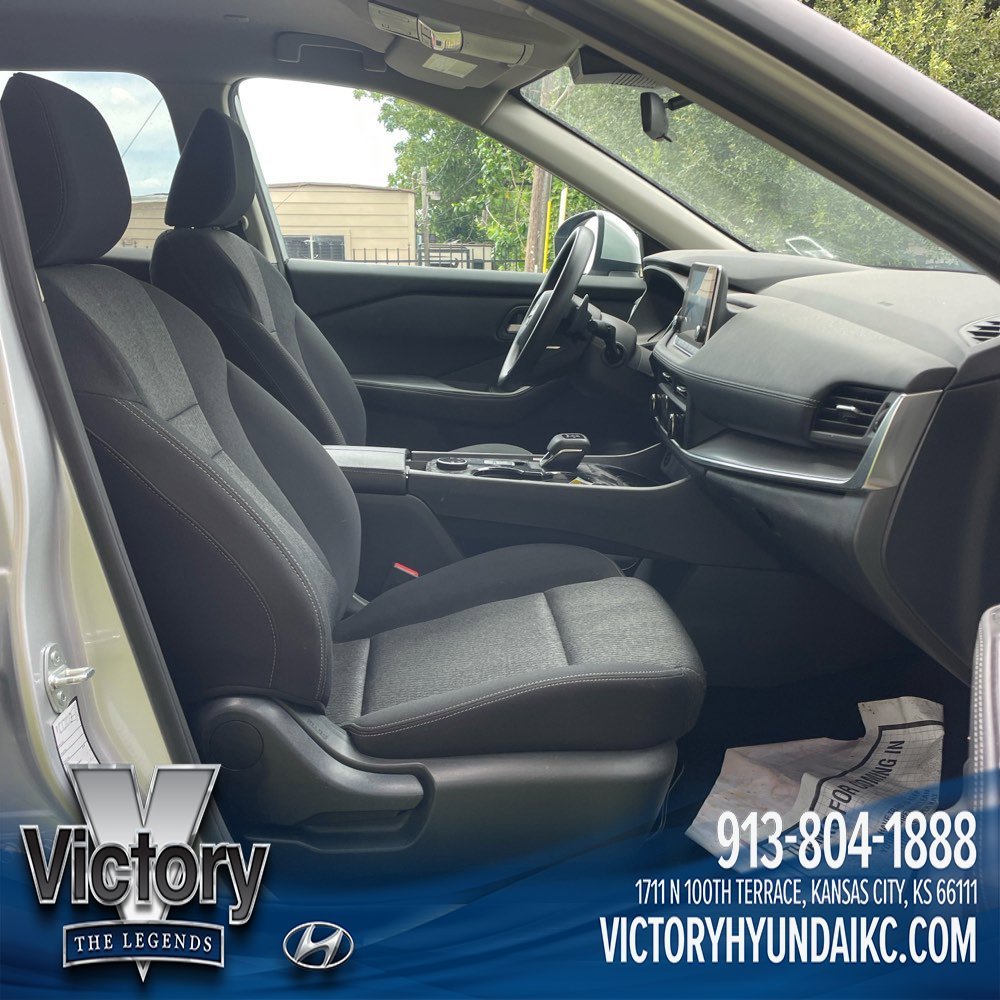Used 2024 Silver Nissan SV image 12