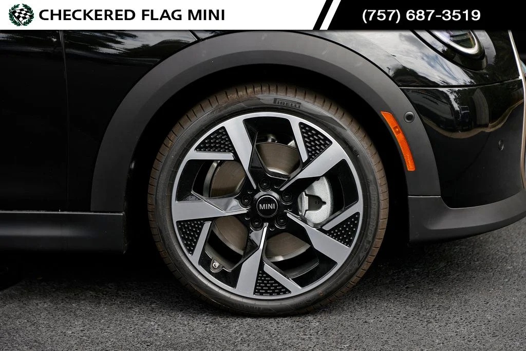 Used 2025 Midnight Black II MINI Signature image 5
