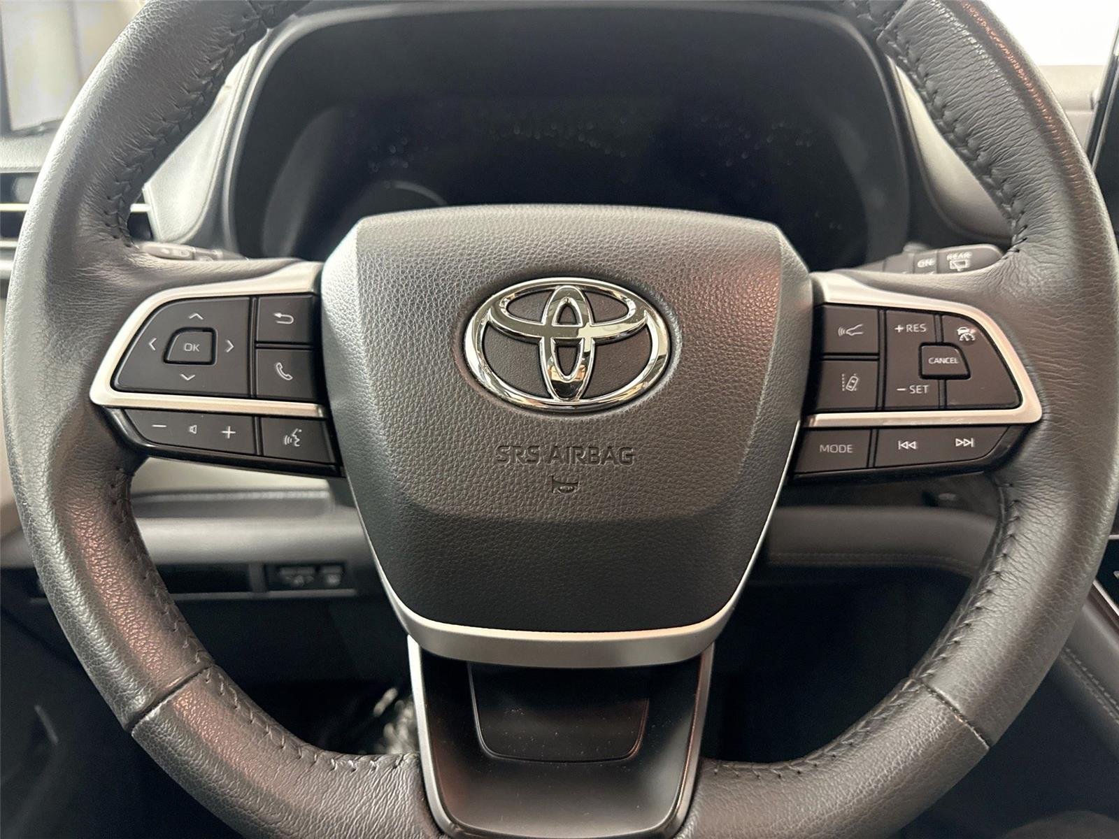 Certified Used 2024 Midnight Black Metallic Toyota XLE 8-Passenger image 16