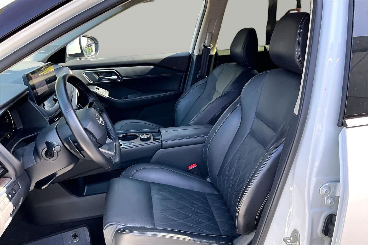 Certified Used 2025 Everest White Pearl Nissan Platinum image 8