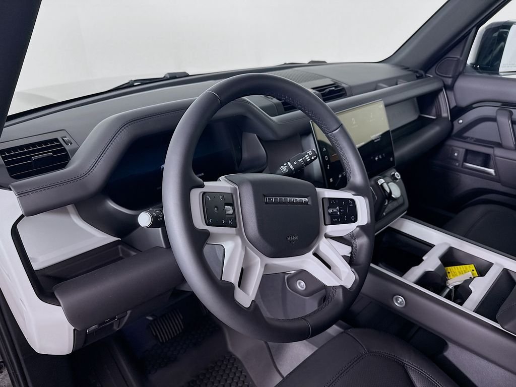 New 2026 Santorini Black Land Rover X-Dynamic SE image 4