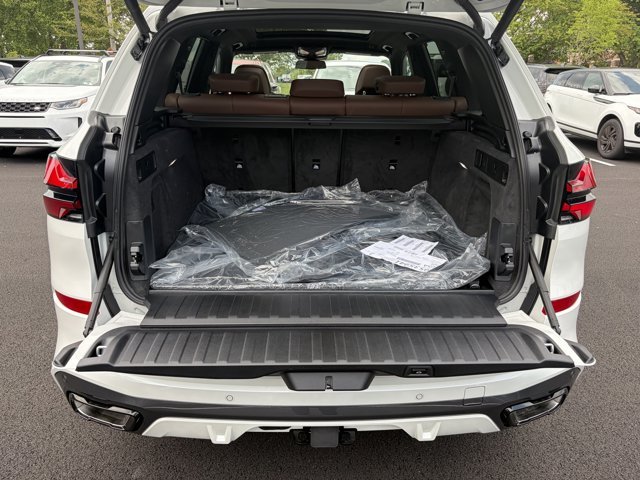 New 2026 Mineral White Metallic BMW xDrive40i image 8