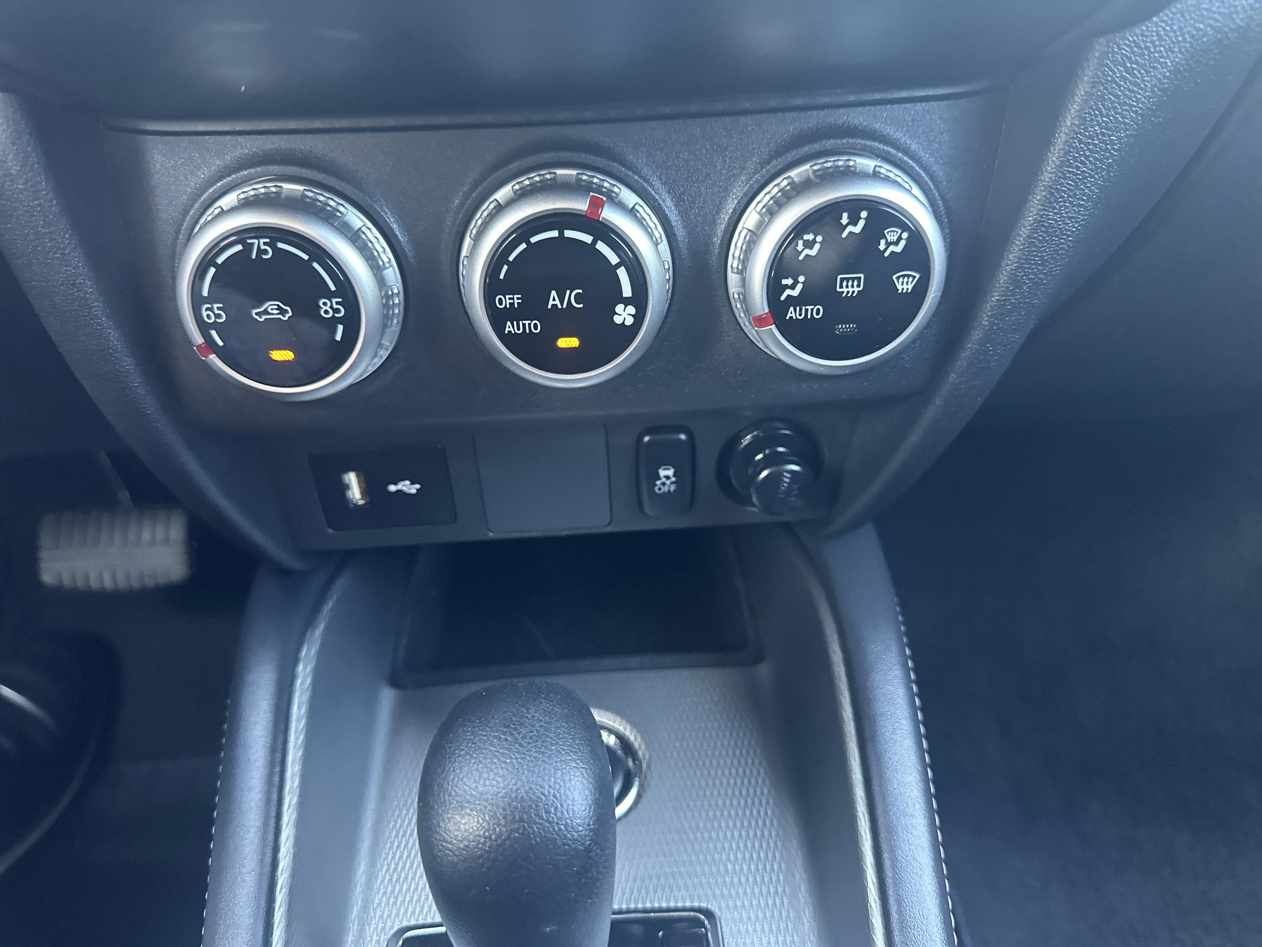 Used 2025  Mitsubishi ES image 16