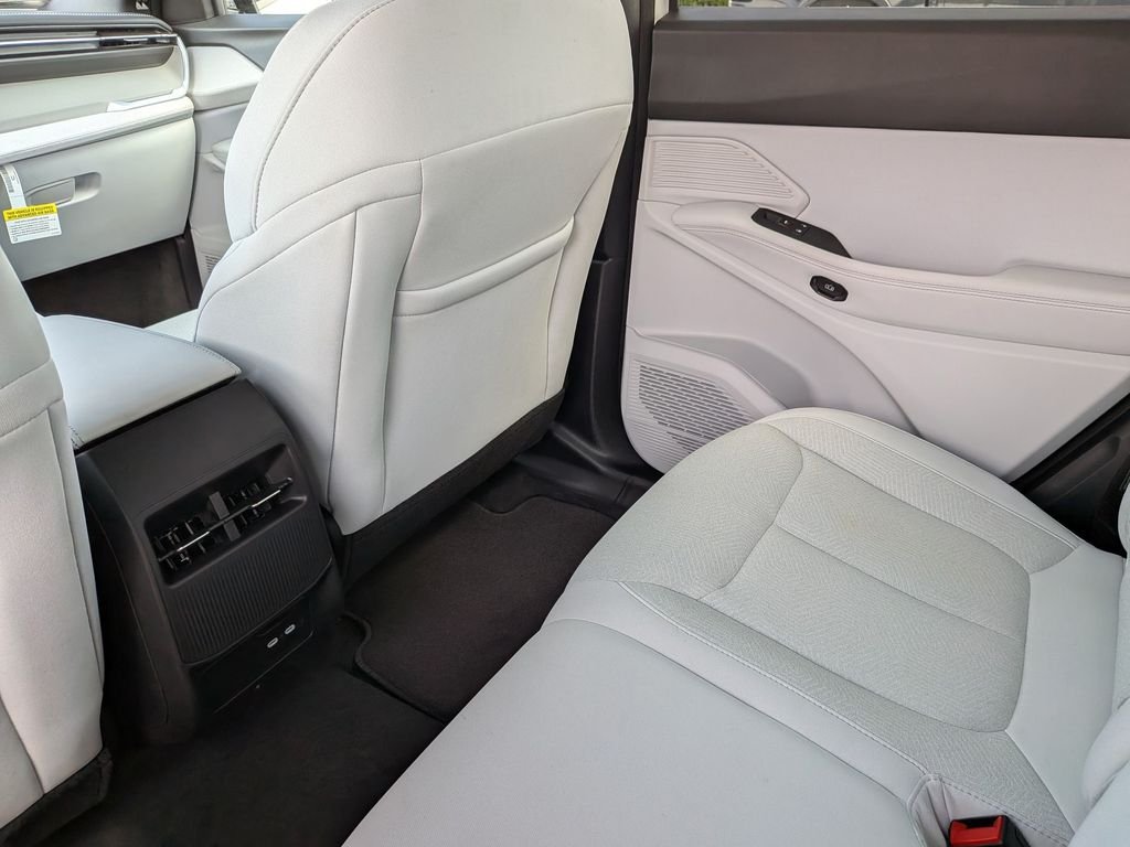 New 2026 Bright White Clear-Coat Exterior Paint Jeep Laredo image 34