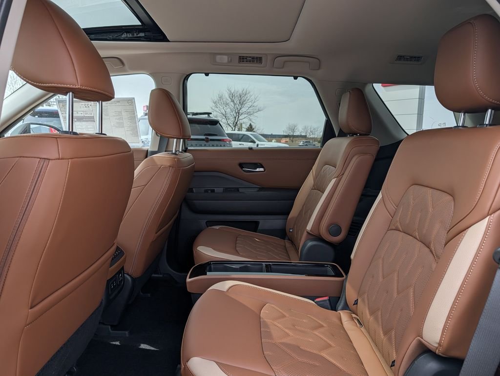 Used 2026 Gray Nissan Platinum image 7
