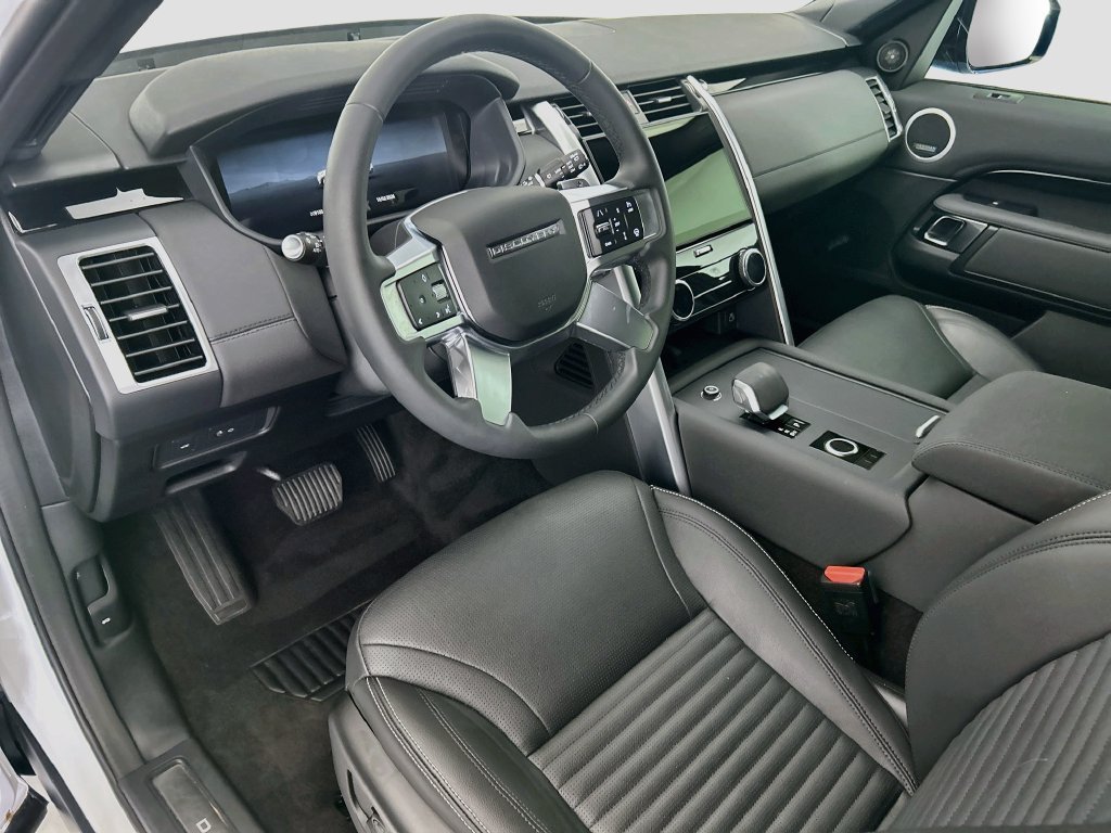 Certified Used 2025 Fuji White Land Rover S image 9