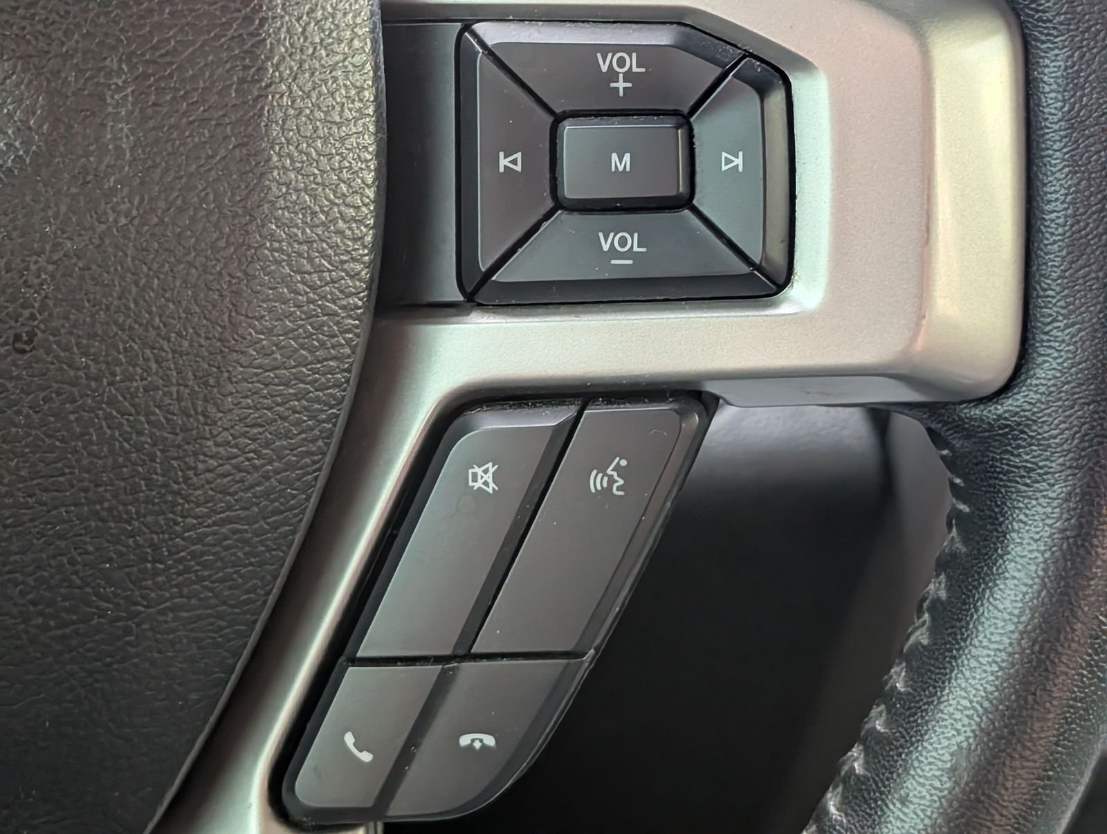 Used 2020 Oxford White Ford Lariat image 27