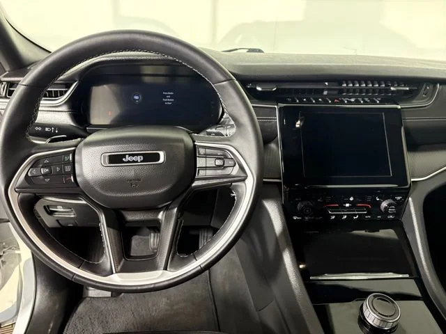 Used 2023 White Jeep Altitude image 28
