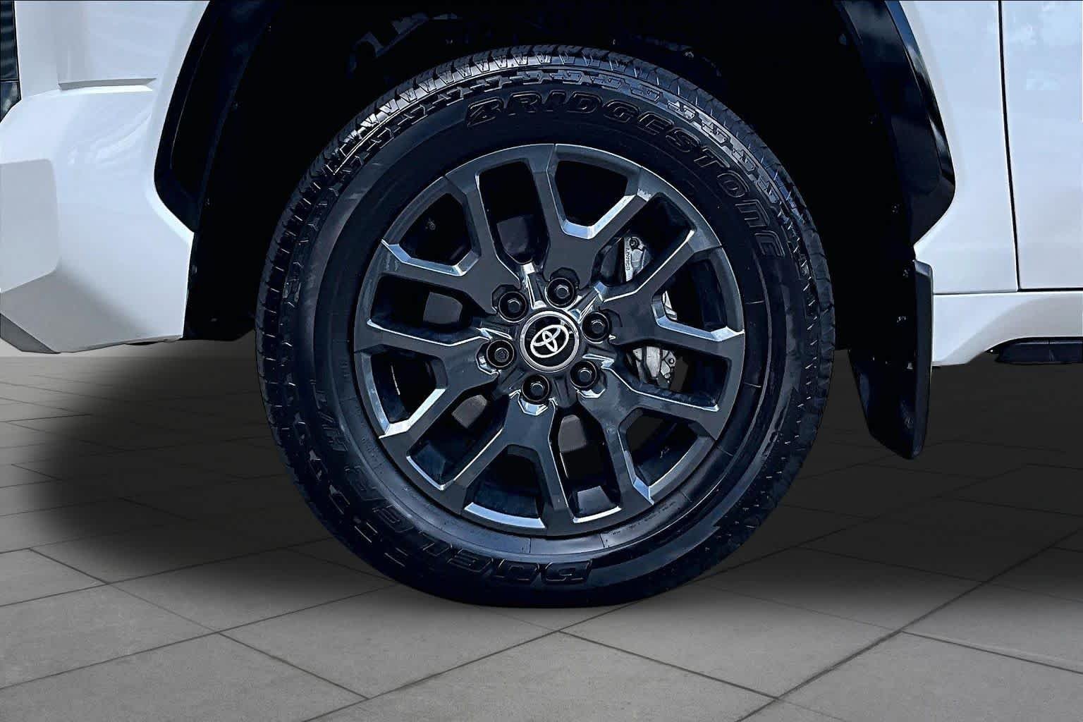 Used 2025 Wind Chill Pearl Toyota Platinum Hybrid image 11