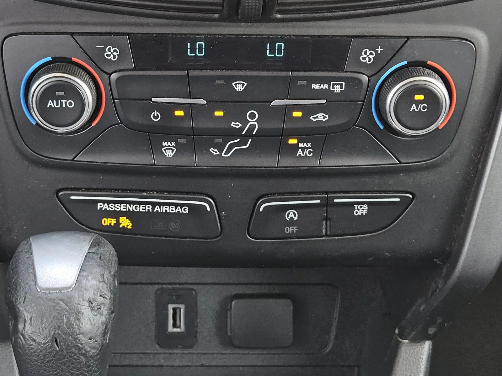 Used 2017 Lightning Blue Metallic Ford SE FWD image 15