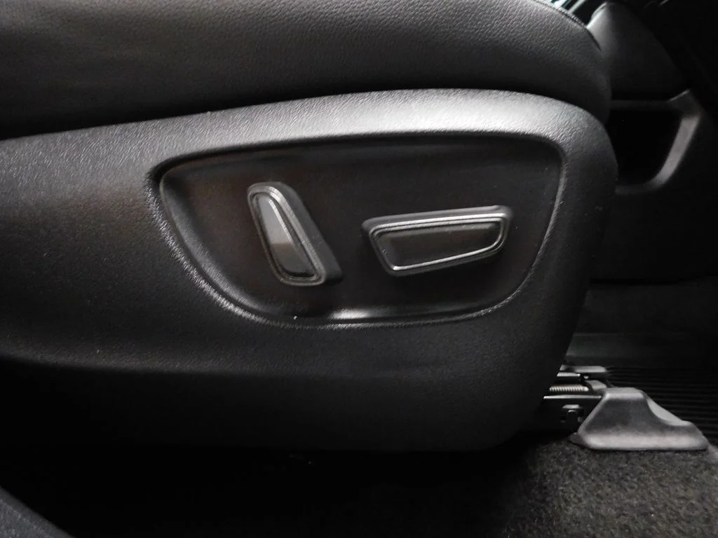 Used 2024 Cream Toyota XLE image 62