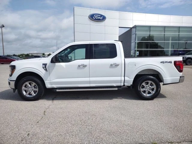 Certified Used 2025 Oxford White Ford XLT image 2