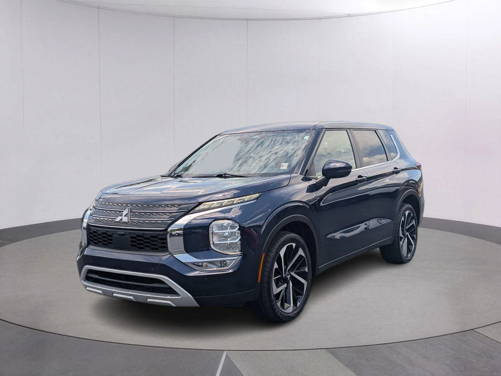 Used 2024 Cosmic Blue Metallic Mitsubishi SE image 1