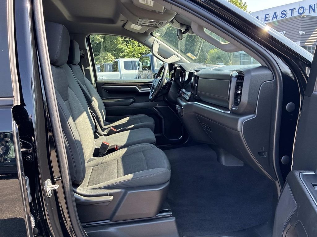 Used 2023 Black Chevrolet LT image 5