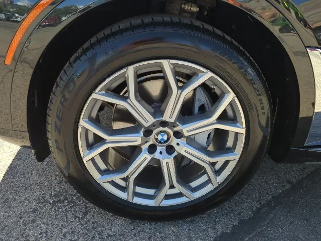 Used 2025 Black BMW xDrive40i image 31