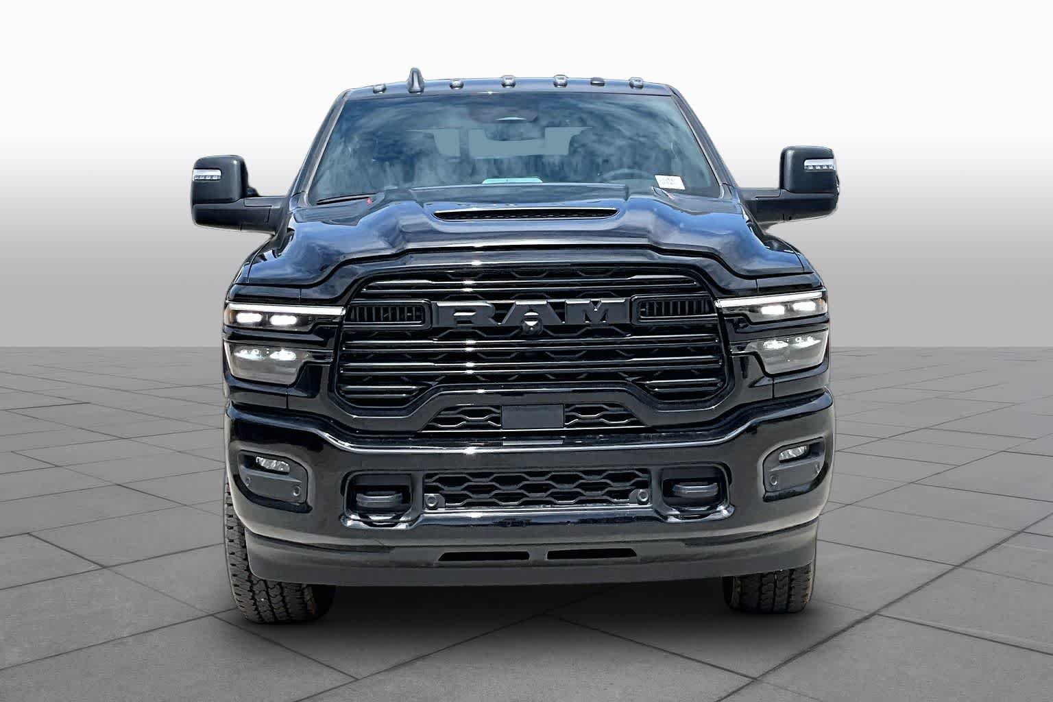 New 2026 Diamond Black Crystal Pearl-Coat Exterior Paint RAM Laramie image 4