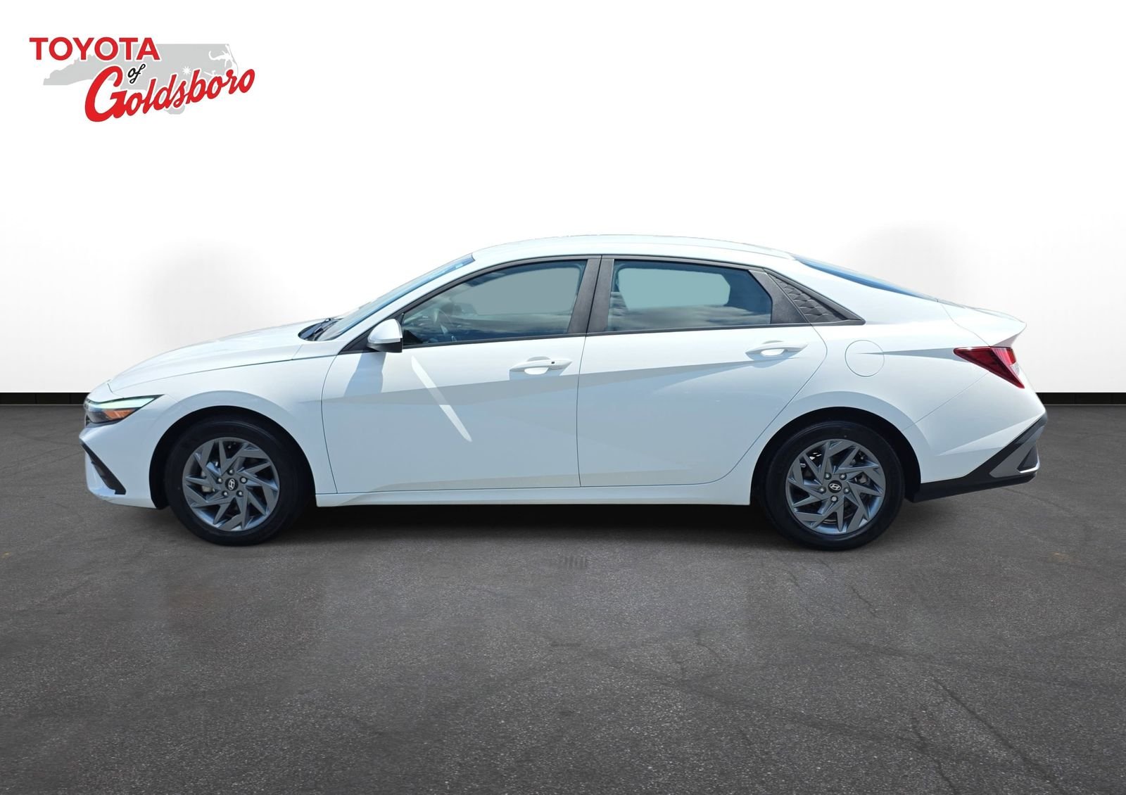 Used 2024 White Hyundai SEL image 8