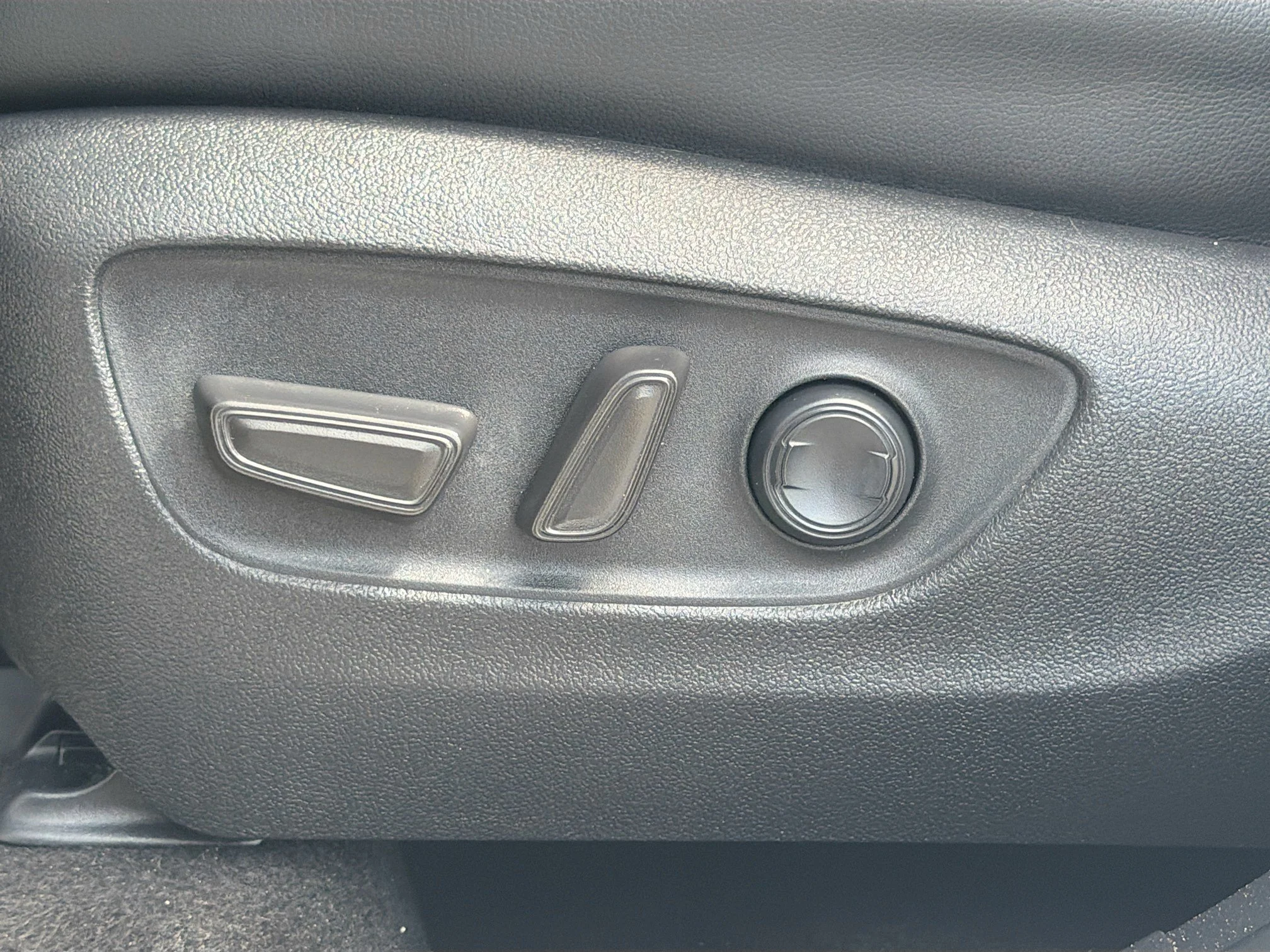Used 2023 Pearl Toyota XSE image 26