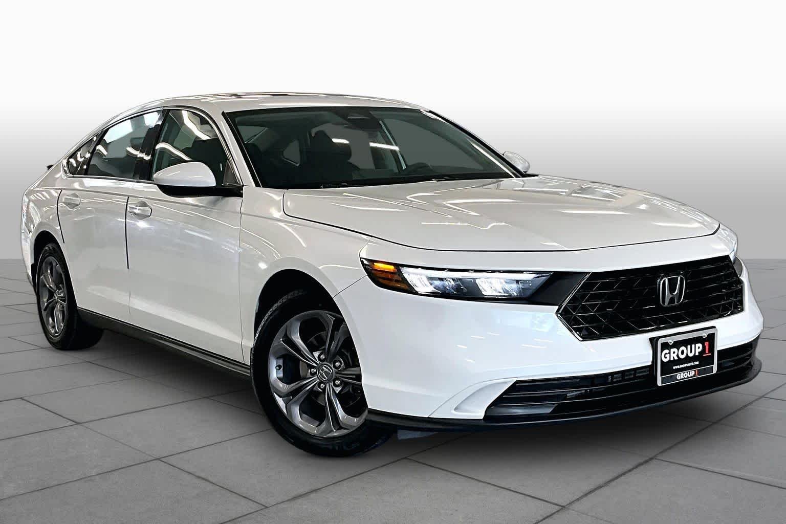 Used 2024 Platinum White Pearl Honda EX image 3