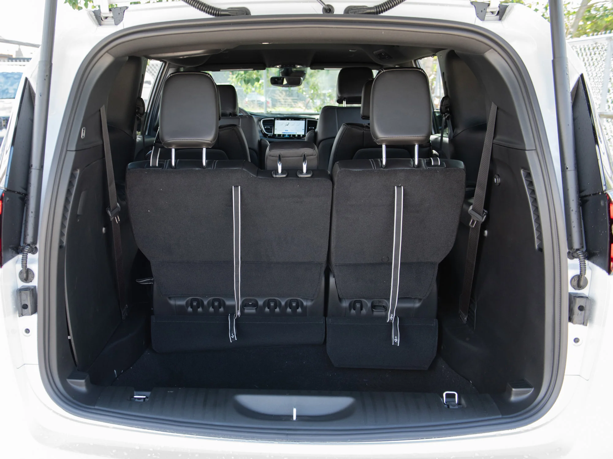 New 2027 White Chrysler Select*, Remote Start, Heated Leather Seats, Lane Departure Warning image 21