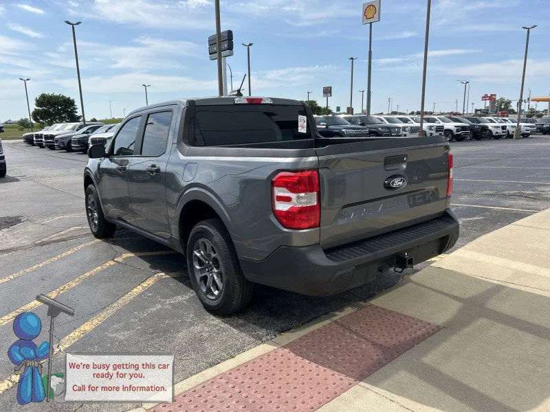 Used 2025 Gray Metallic Ford XLT image 3