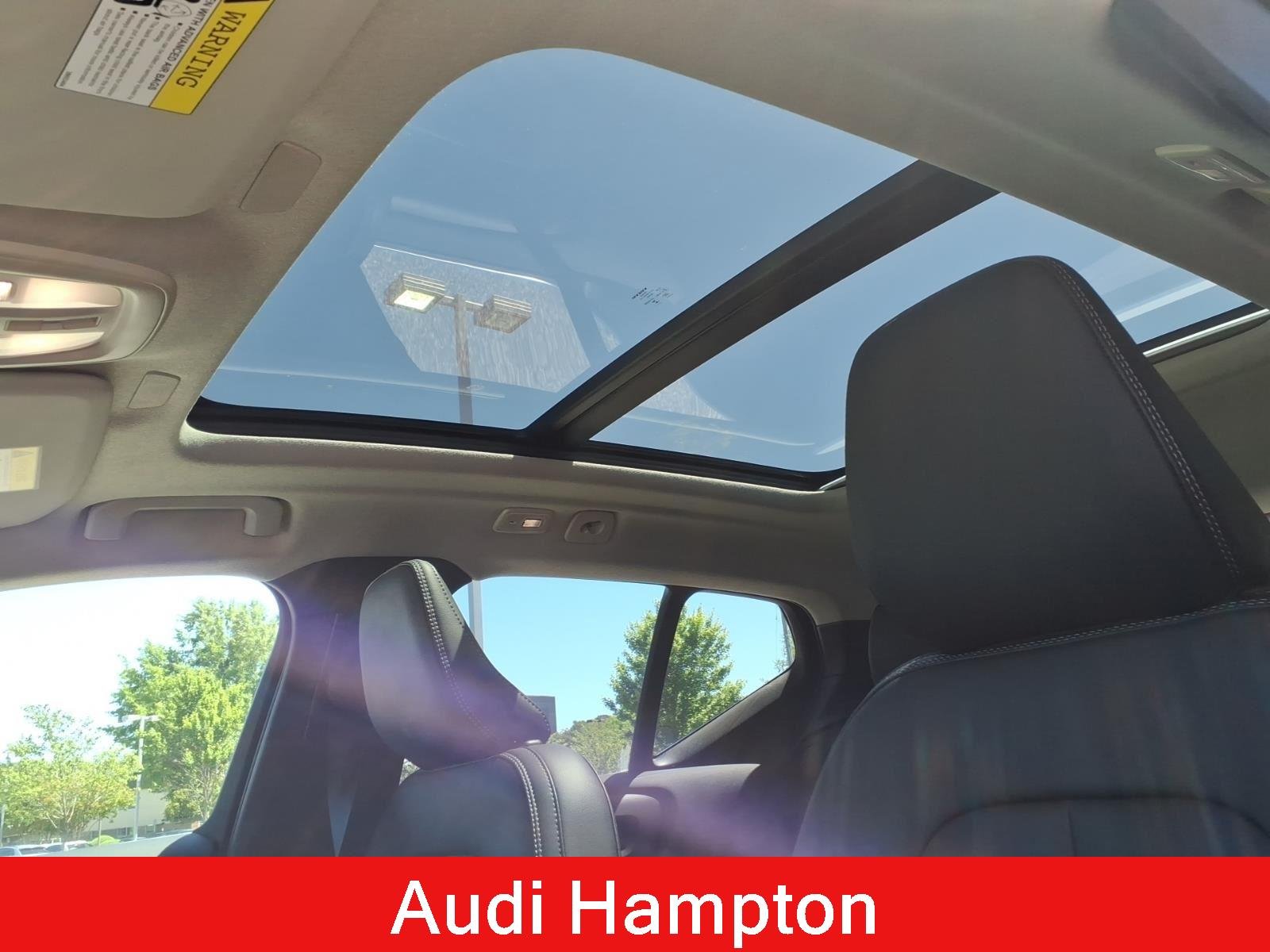 Used 2024 Vapor Grey Metallic Volvo Ultimate Bright Theme image 18