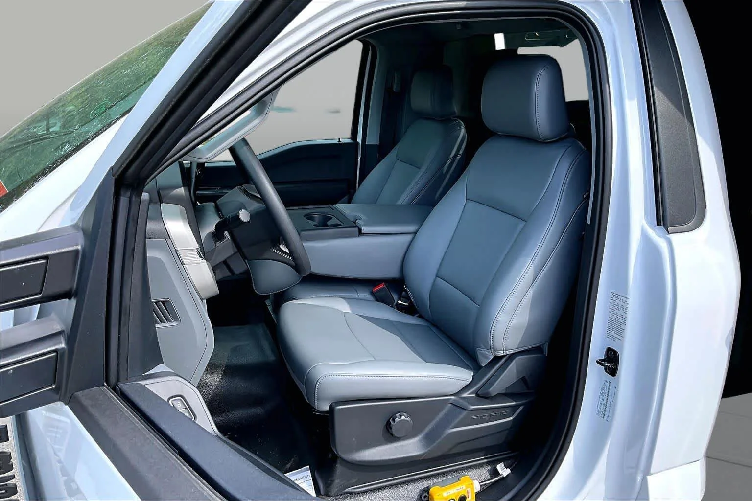 New 2026 Oxford White Ford XLT image 13