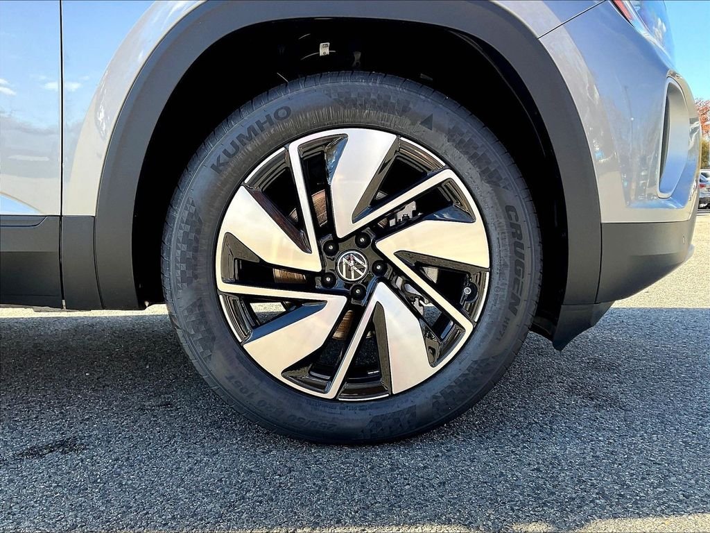 New 2026 Silver Volkswagen 2.0T SE w/Technology image 8