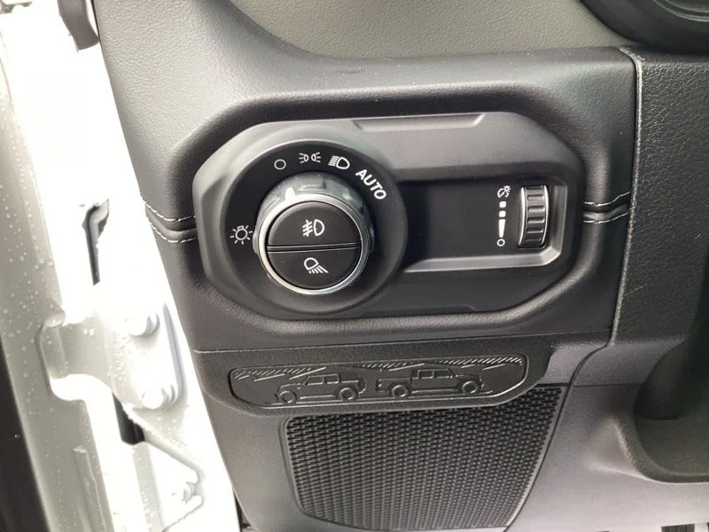 New 2026 Bright White Clear-Coat Exterior Paint Jeep Mojave image 8