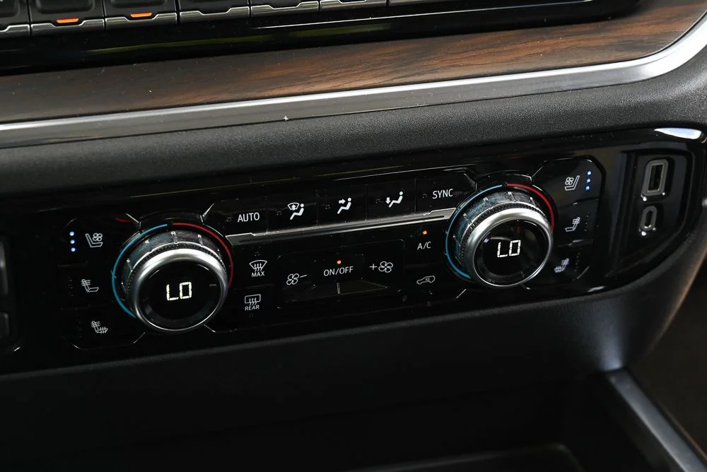 Used 2023 White GMC SLT image 19