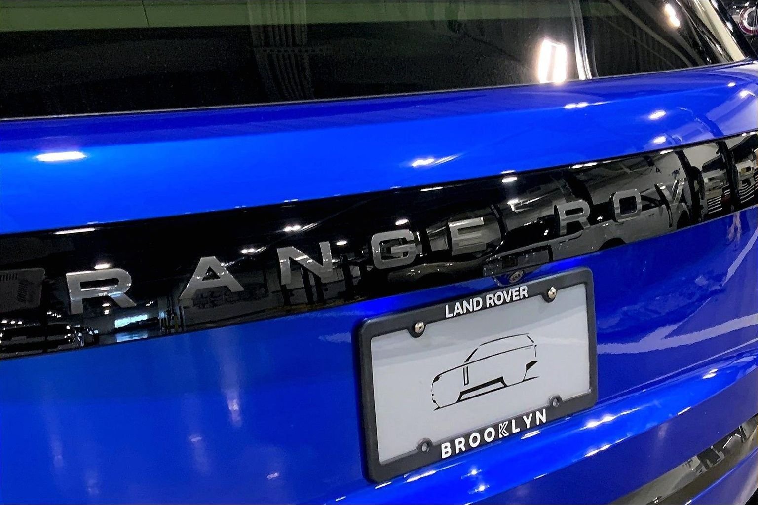 New 2026 Velocity Blue Land Rover SE image 15