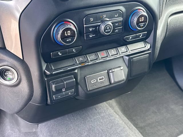 Used 2019 SUMMIT WHITE Chevrolet RST image 24