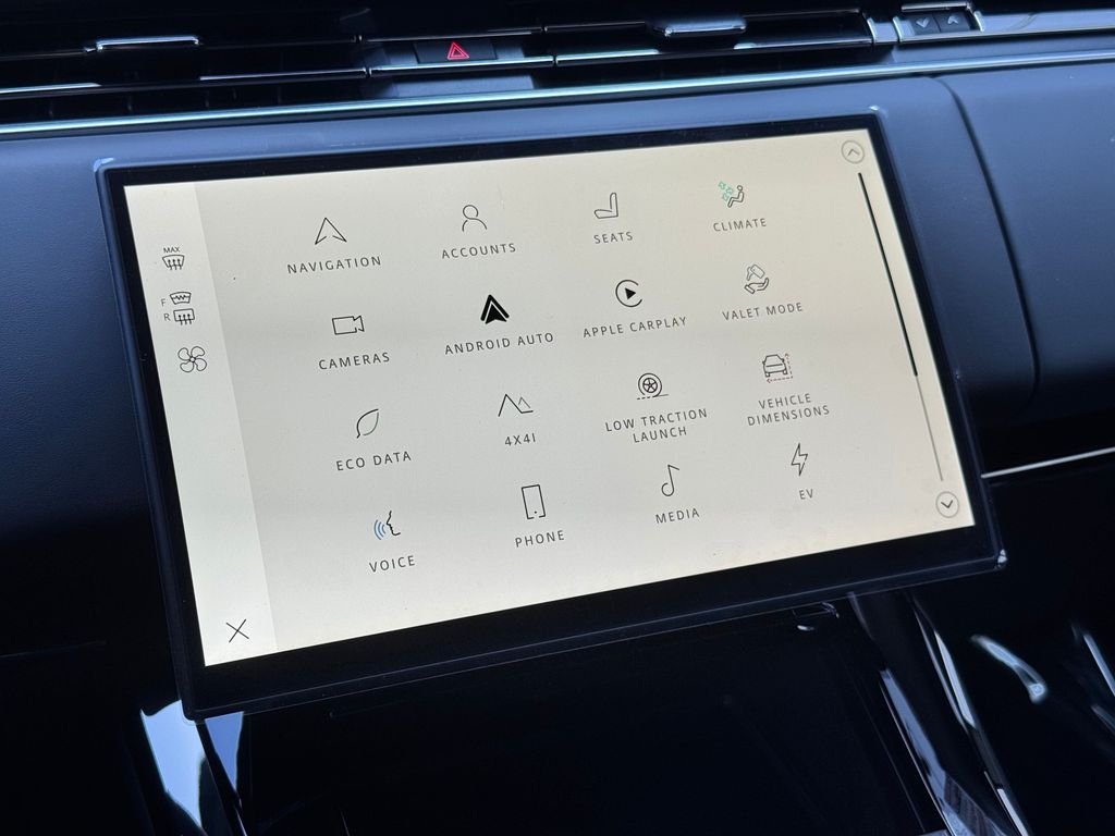 New 2026 Fuji White LAND ROVER Dynamic SE image 19
