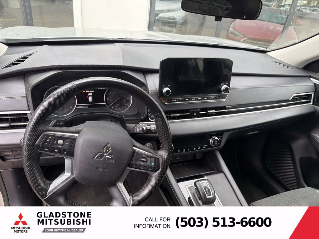 Used 2024  Mitsubishi SE image 7